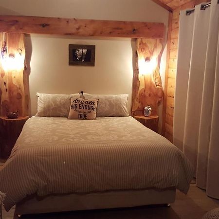 Rustic Hut Bush Retreat Bed & Breakfast Penguin Exterior foto
