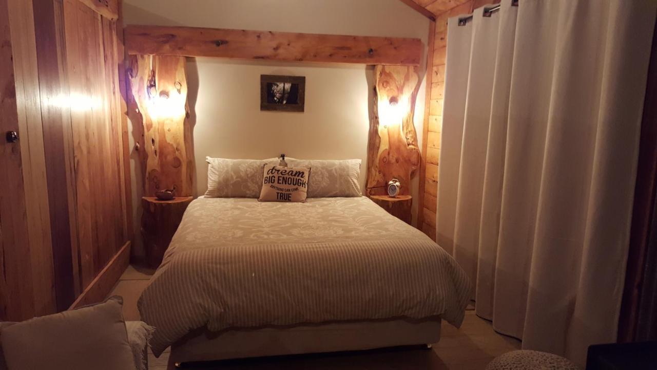 Rustic Hut Bush Retreat Bed & Breakfast Penguin Exterior foto