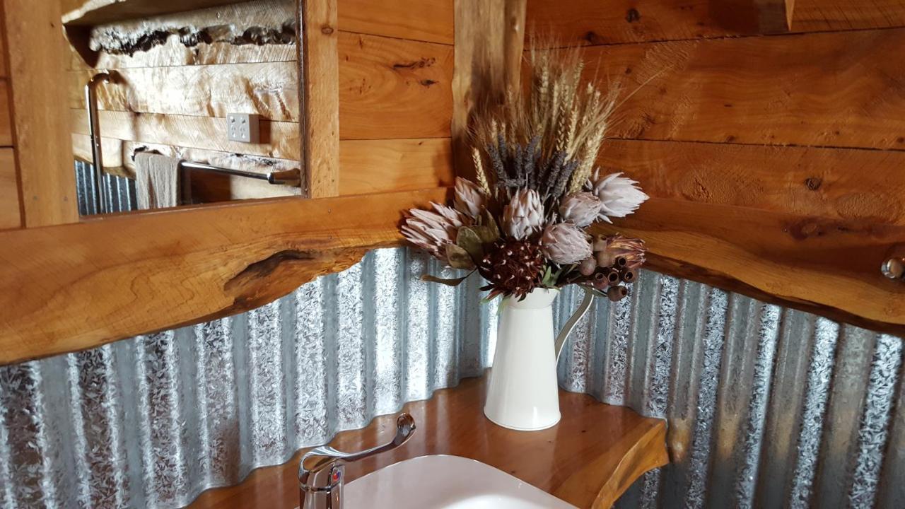 Rustic Hut Bush Retreat Bed & Breakfast Penguin Exterior foto