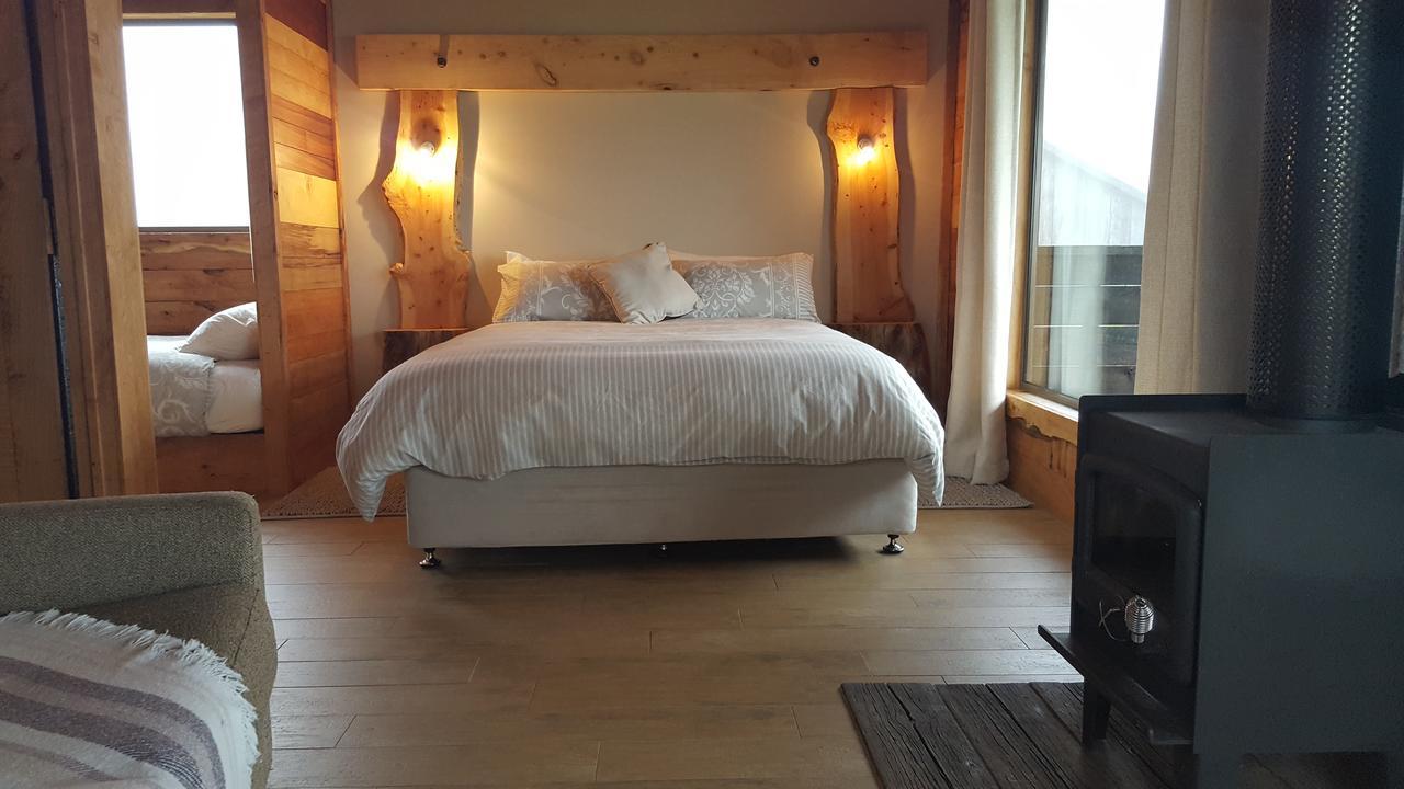 Rustic Hut Bush Retreat Bed & Breakfast Penguin Exterior foto