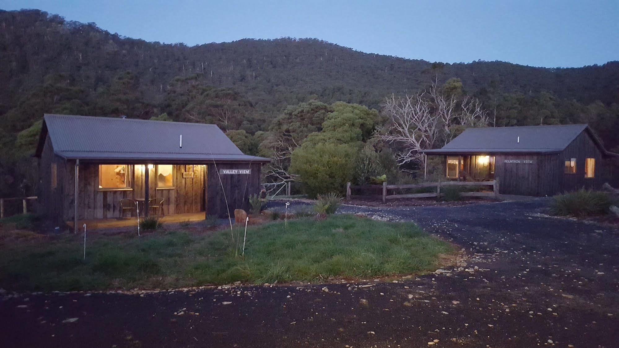 Rustic Hut Bush Retreat Bed & Breakfast Penguin Exterior foto