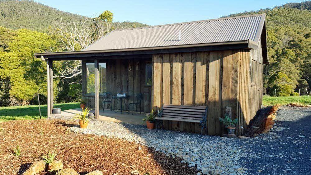 Rustic Hut Bush Retreat Bed & Breakfast Penguin Exterior foto