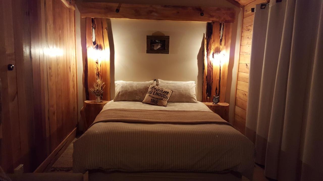 Rustic Hut Bush Retreat Bed & Breakfast Penguin Exterior foto